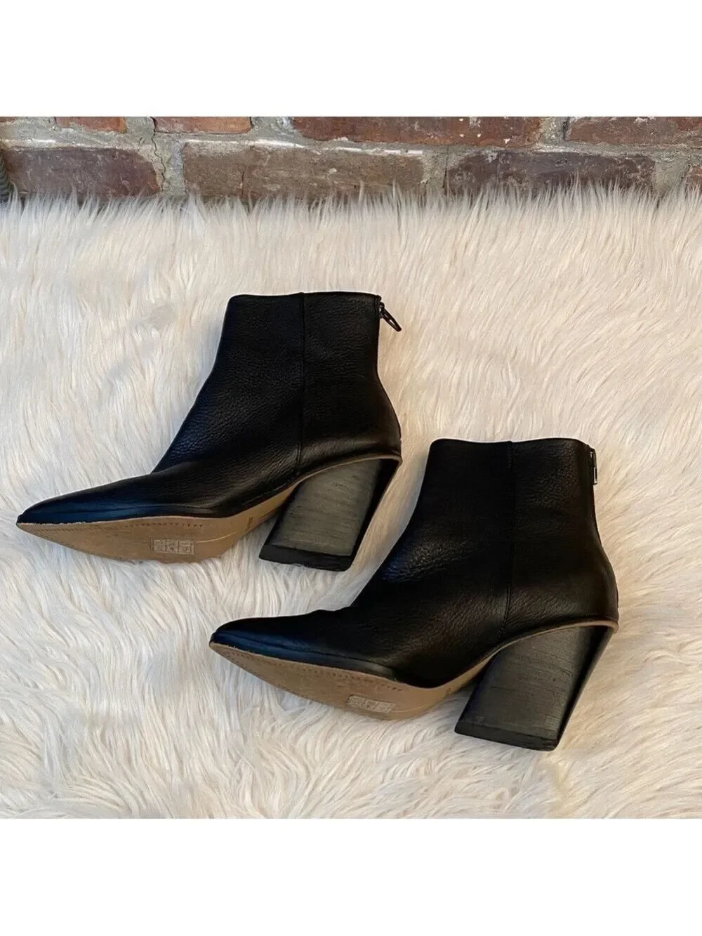 Dolce Vita Issa Black Leather Pointed-Toe Ankle Booties, Size 7.5